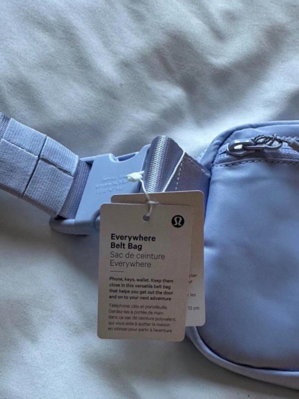 RARE lululemon everywhere belt bag in pastel blue & New with Tags - Picture 4 of 6